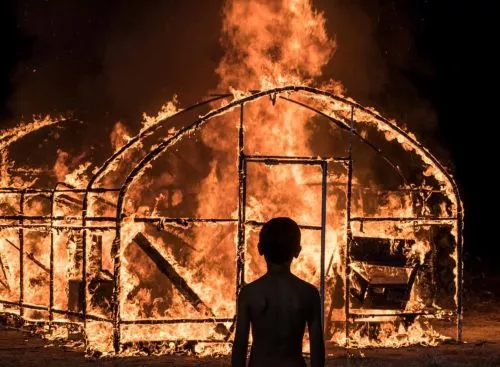 slide_slide_burning_5_133992060666119748_big-cine_deskt.webp