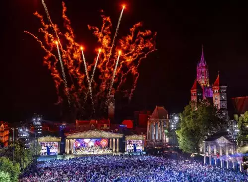 AndrC3A9Rieus2026SummerConcertVivaMaastricht_134291992025982177_big-cine_deskt.webp