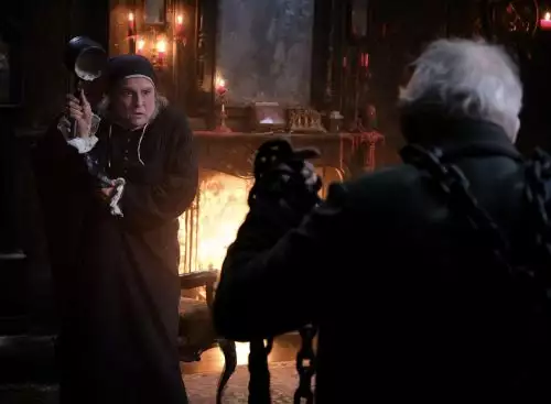 EbenezerAChristmasCarol_134356339992274925_big-cine_deskt.webp