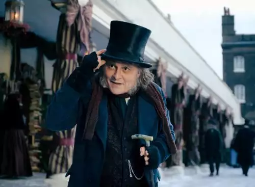 EbenezerAChristmasCarol_134356340001359936_big-cine_deskt.webp