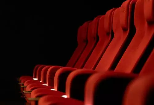 Koning_LR-367-cine_deskt.webp